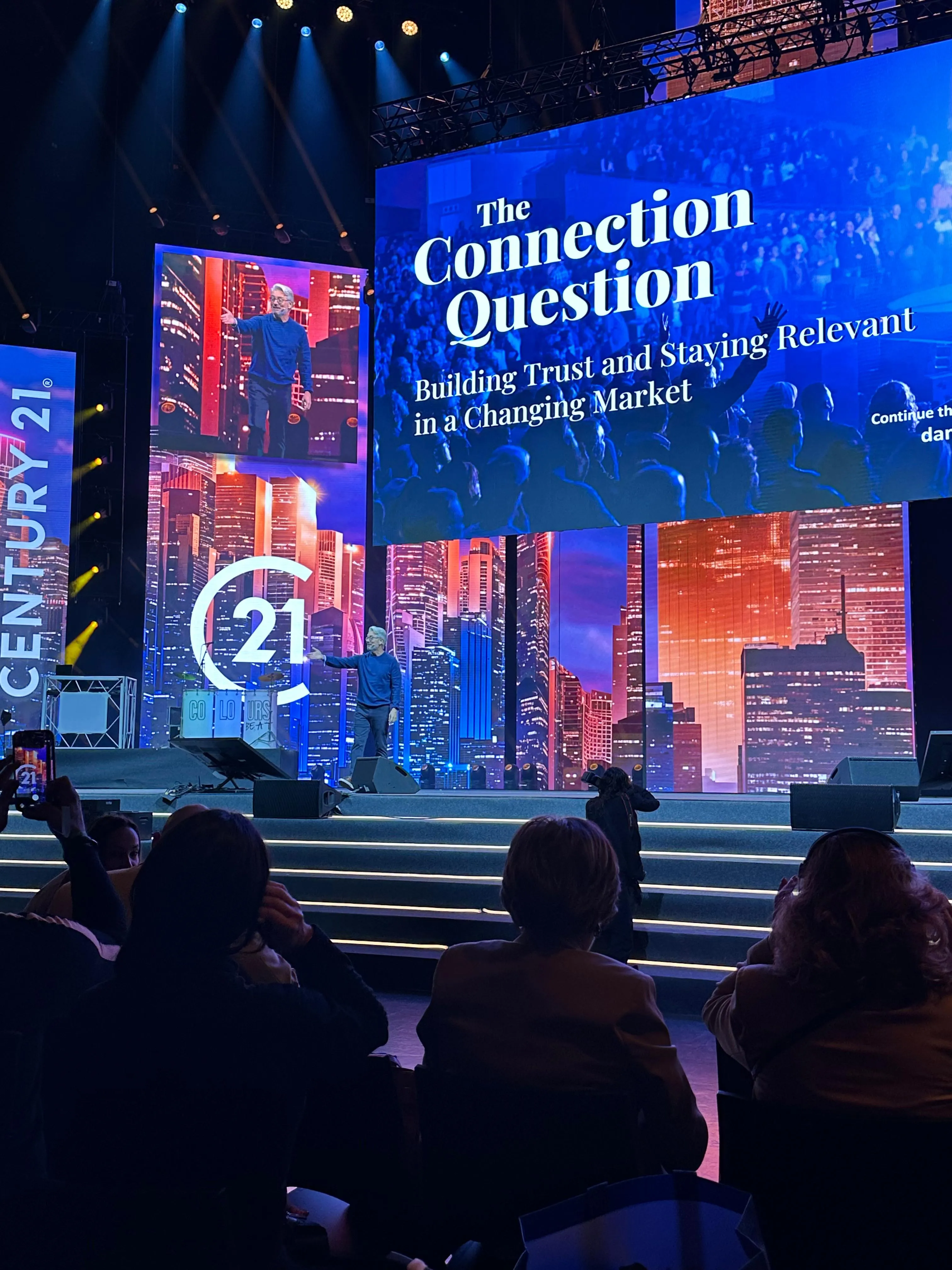 The audience and The Connection Question slide in Lisbon